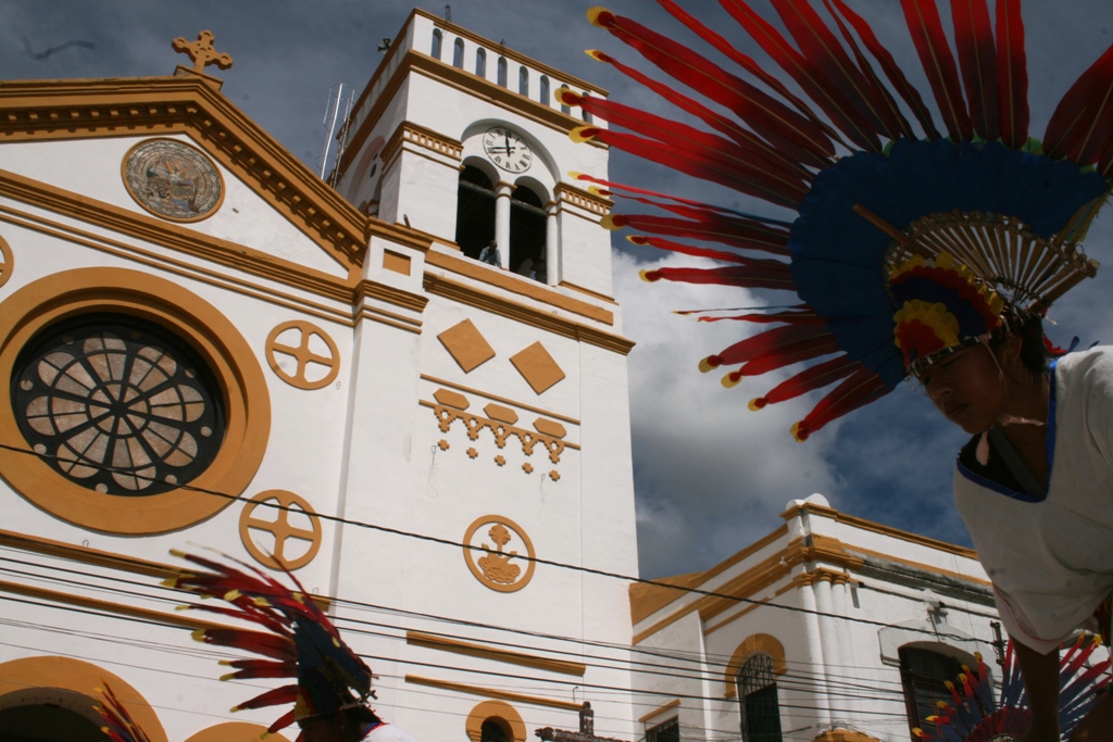 Radio Patujú 95.2 FM IMÁGENES DE ENTRADA FOLKLÓRICA ESTUDIANTIL 2012