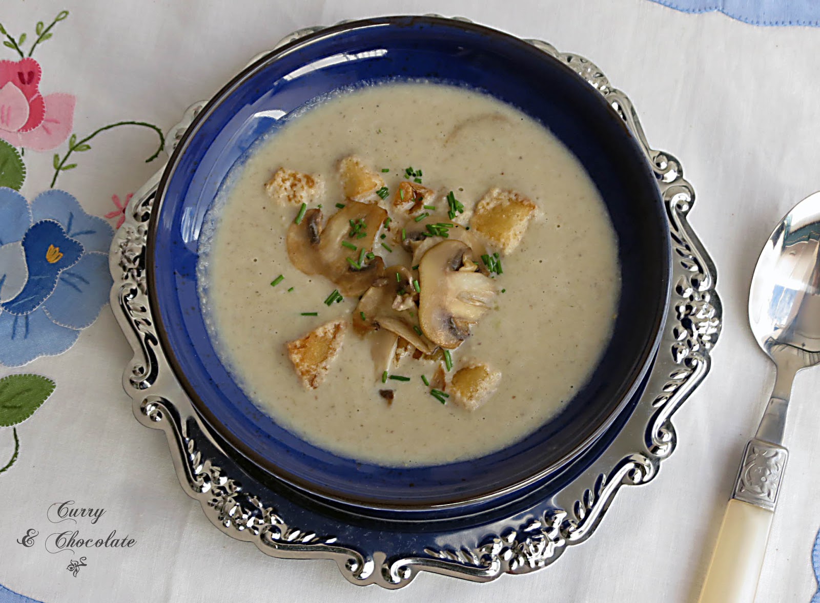 Sopa de champiñones con puerro - Mushroom and leek soup Sopa de champiñones con puerro - Mushroom and leek soup
