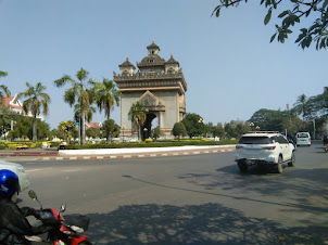 Patuxai(Gate of Triumph)..