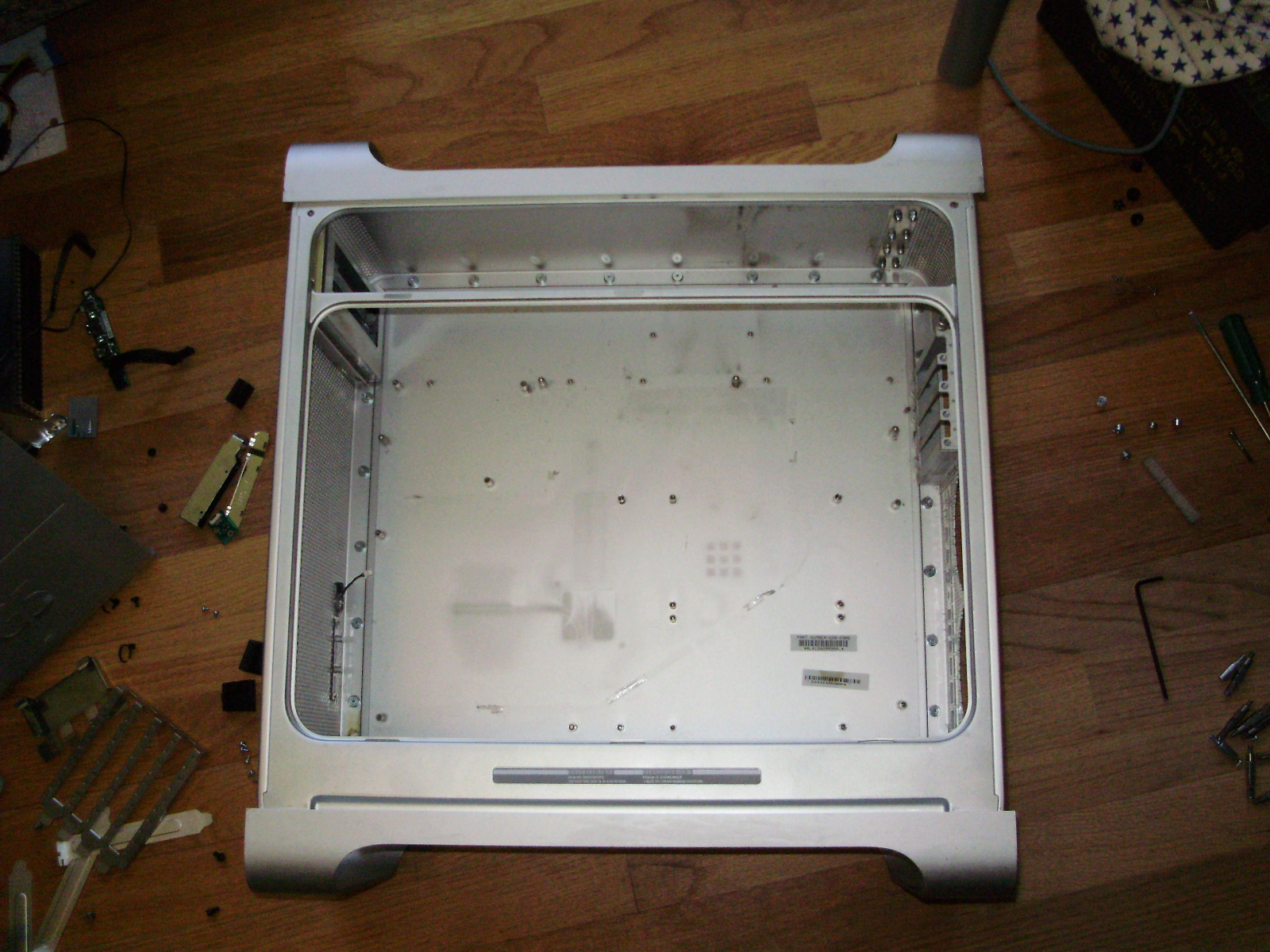 BuildIts How to Fit Your PC in a Power Mac G5 Case