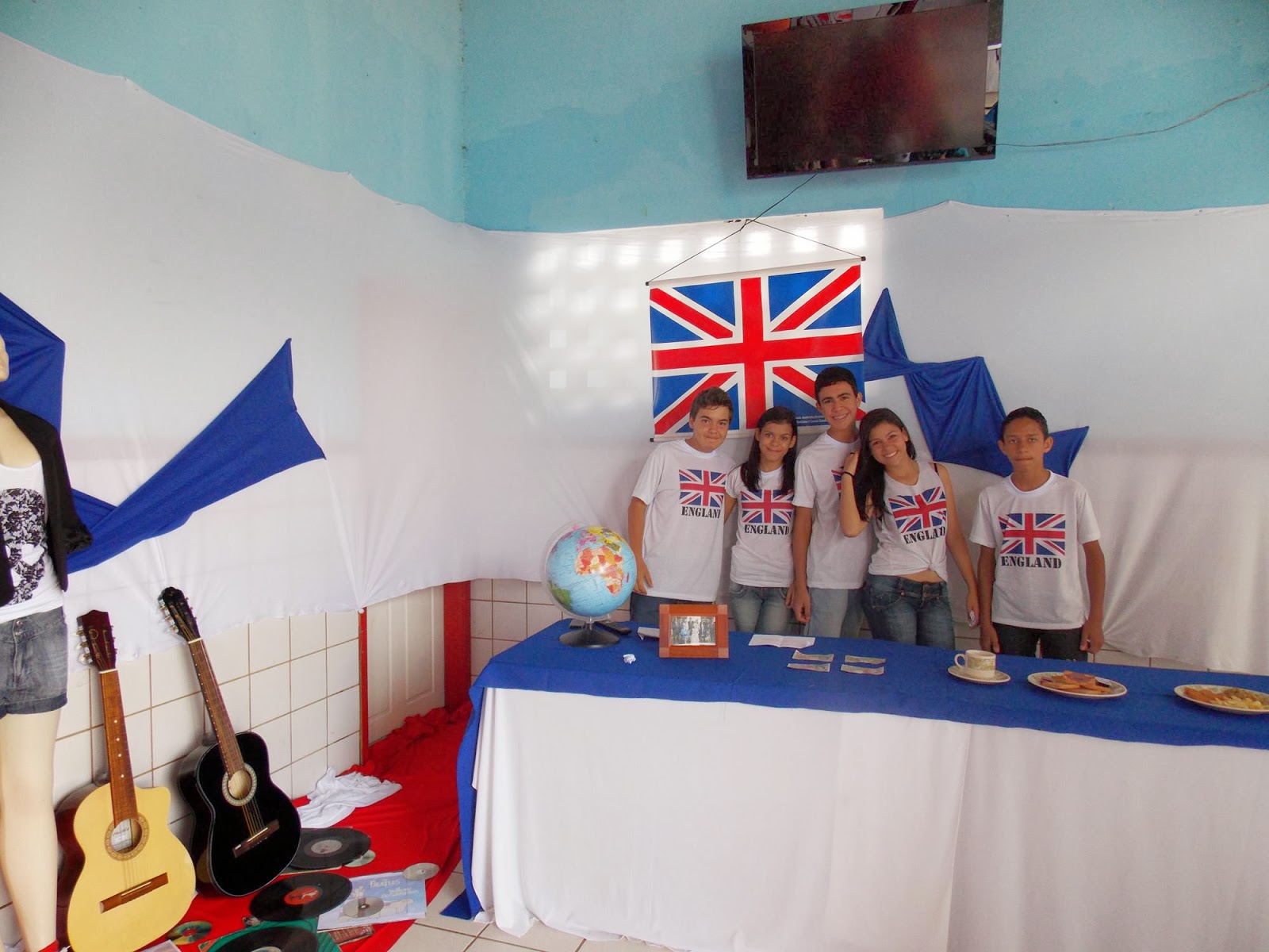 Colégio R u00f4mulo Galv u00e3o Grande sucesso na II Feira das Nações de Língua e cultura Anglo e Artesanato Reciclavel ~ Colégio R u00f4mulo Galv u00e3o Grande sucesso na II Feira das Nações de Língua e cultura Anglo e