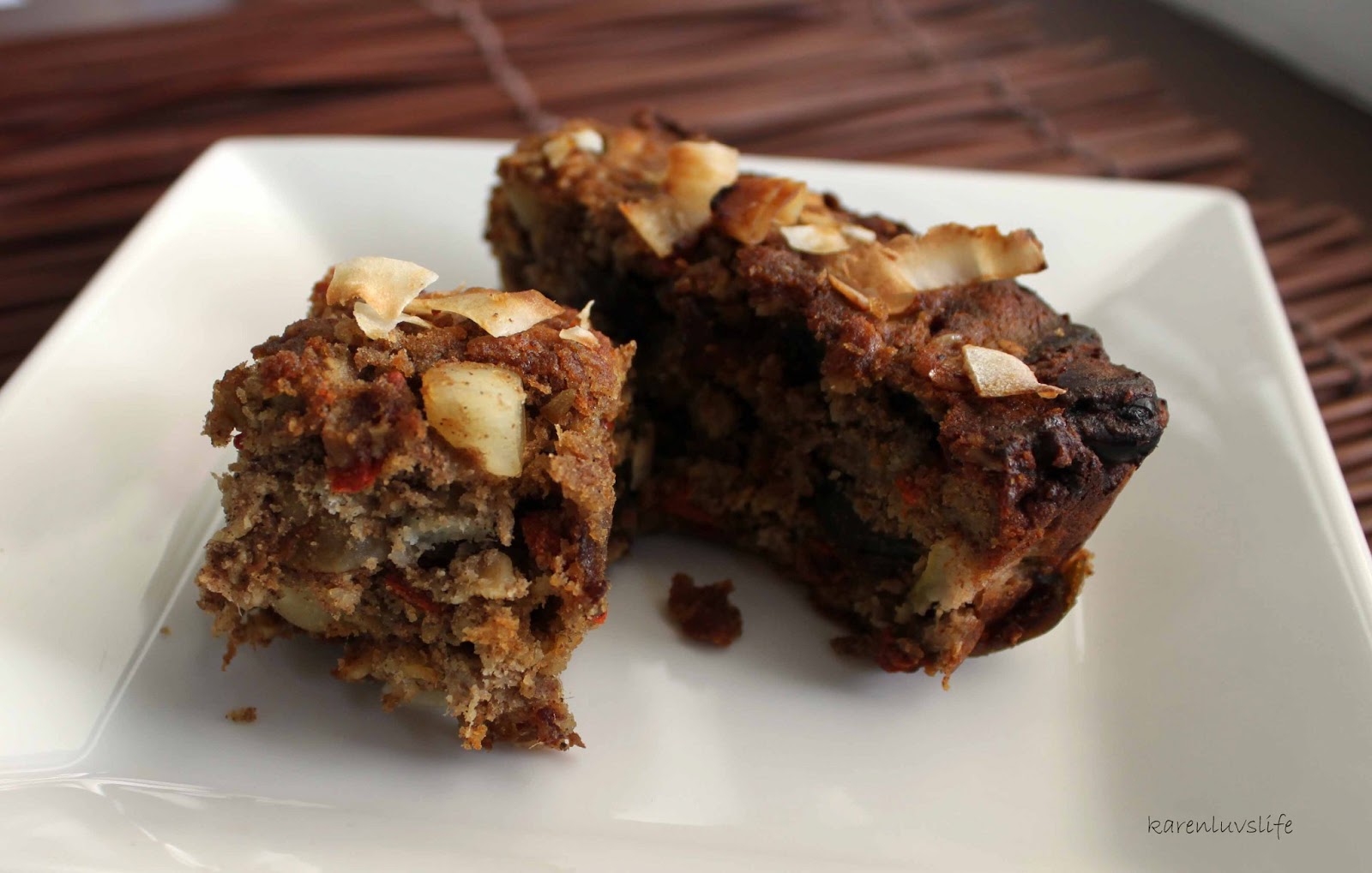 Fresh banana, pear and macadamia slice and our country retreat Gluten