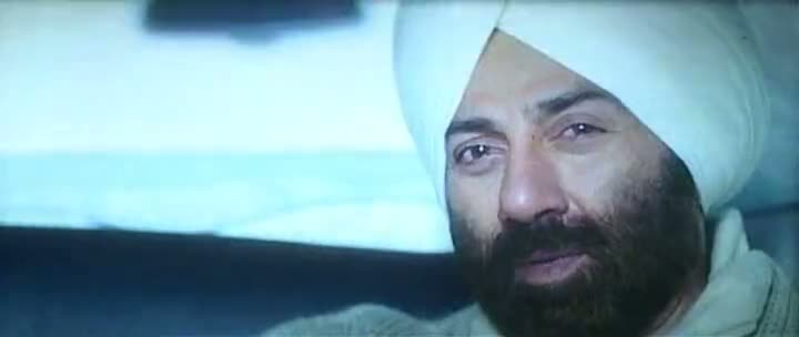 Screen Shot Of Hindi Movie Yamla Pagla Deewana 2 2013 300MB Short Size Download And Watch Online Free at worldfree4u.com
