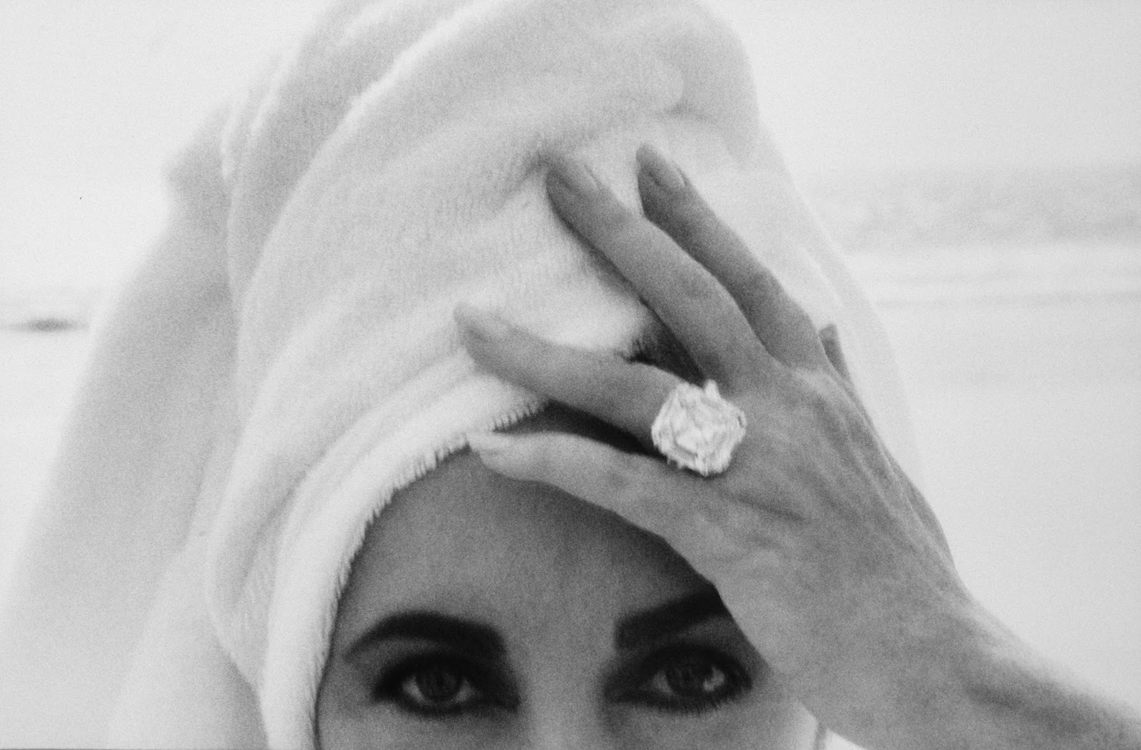 http://4.bp.blogspot.com/-4fzNKYdyQZo/TqLYOv8uVmI/AAAAAAAACQE/gTLrLKOqCzU/s1600/Elizabeth-Taylor-Malibu.jpg