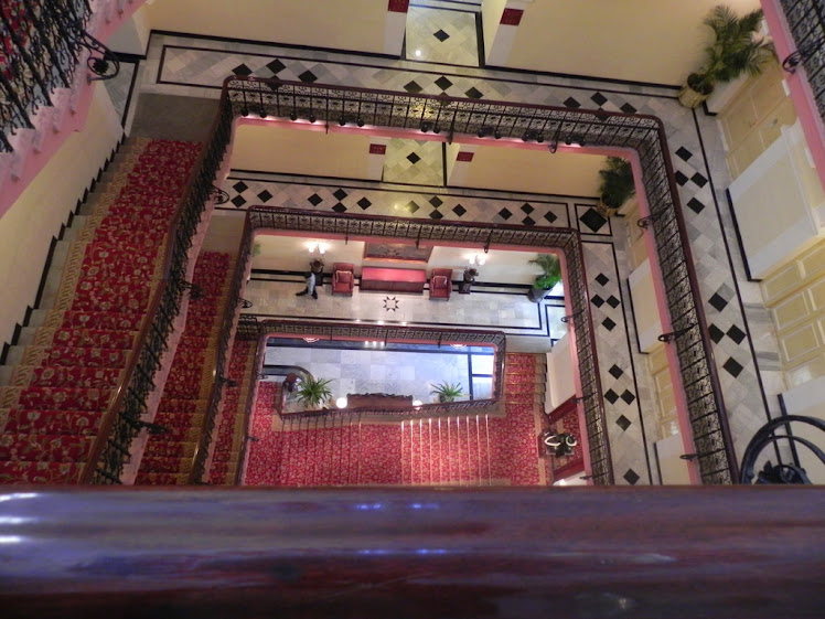 MUMBAI:  Interior stairwell / The Taj Mahal Palace Hotel. / @JDumas
