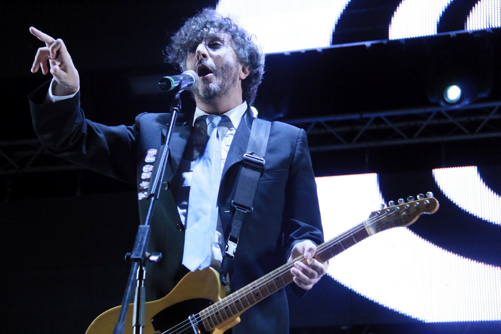 CIUDAD FITO PAEZ MONUMENTO A LA BANDERA Fito Paez. Festejos