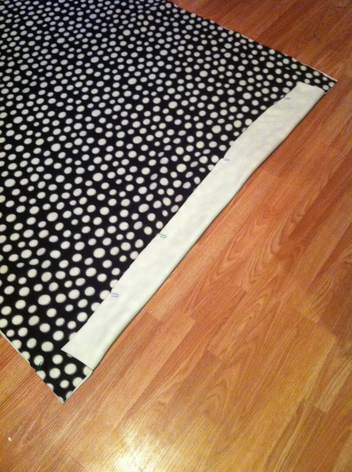 Nest and Nibble Easy NoSew Fleece Tie Blanket Tutorial