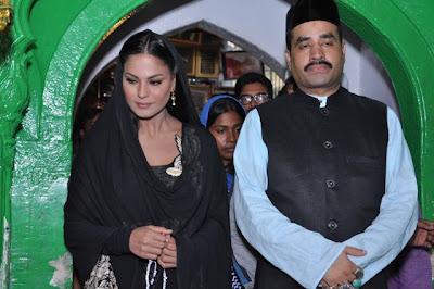 Veena Malik at Hazrat Nizamuddin Dargah Delhi
