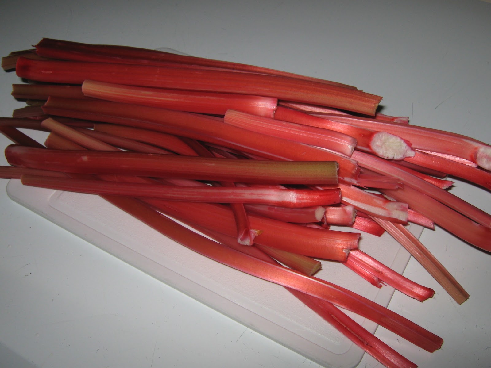 Stue n sma steens: pear blossom, asparagus tips, rhubarb an win Stue asparagus