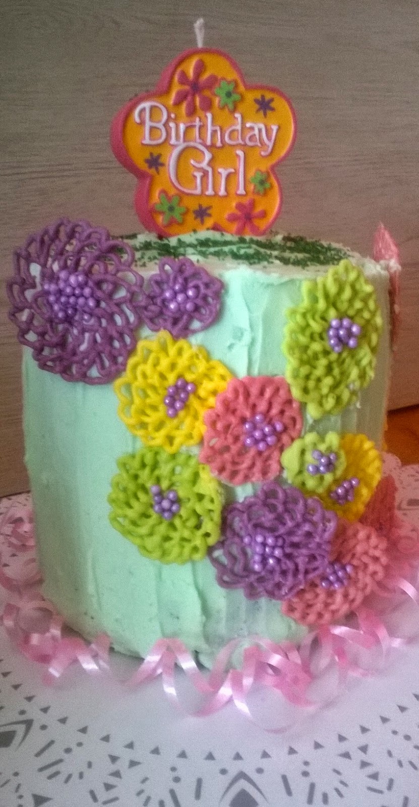 Pastel Con Flores De Chocolate (spring Time Flowers In Chocolate)
