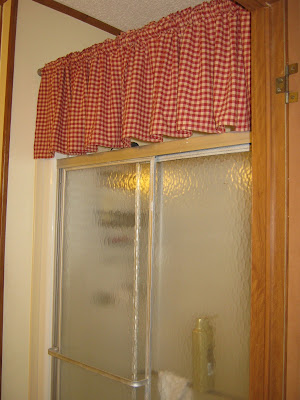Homespun bathroom curtains www.sewplus.blogspot.com