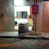 Bando fortemente armado arranca caixa eletrônico de dentro do Bradesco na madrugada de hoje em Felipe Guerra.