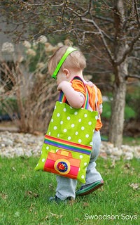 http://swoodsonsays.com/toddler-tote-tutorial-with-free-camera-applique-pattern/