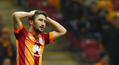 Sabri Sarıoğlu'nun sözleşmesi yenilendi.