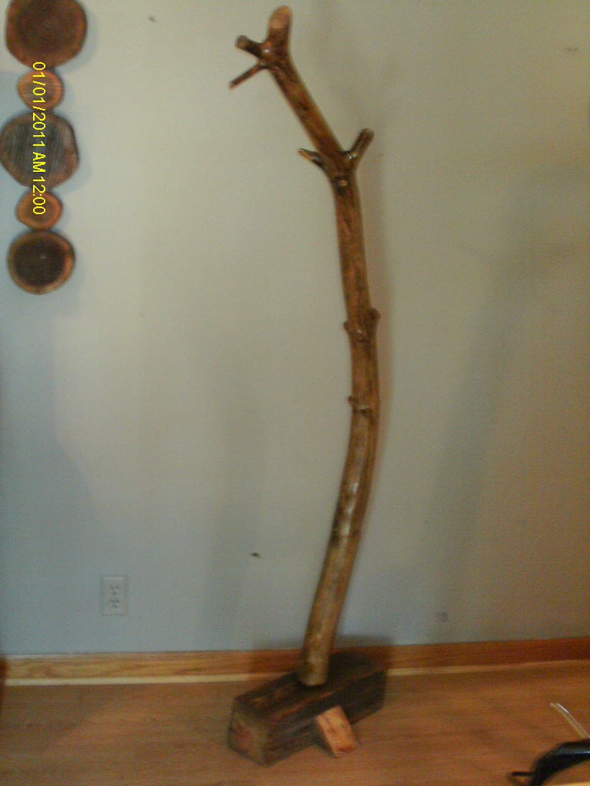 Handmade Rustic & Log Furniture Oak Log Standing Coat/Hat Stand