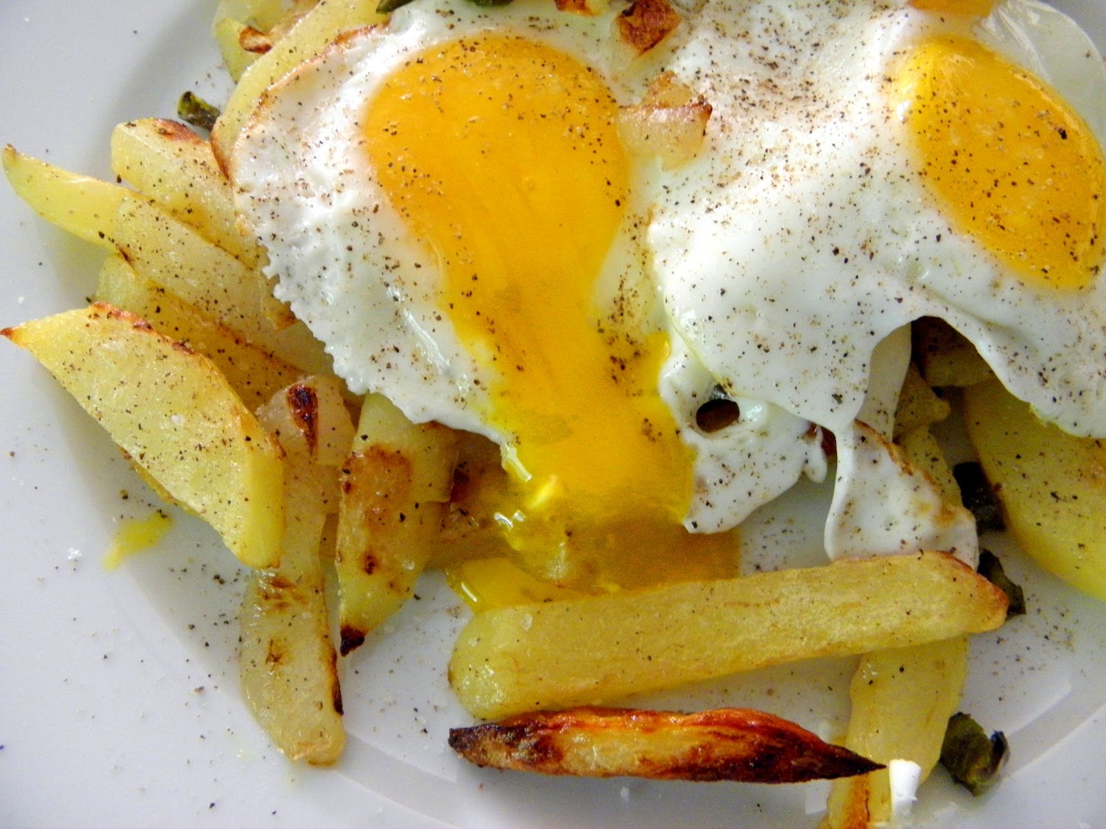 Good Things by David Oven Frites with Fried Eggs