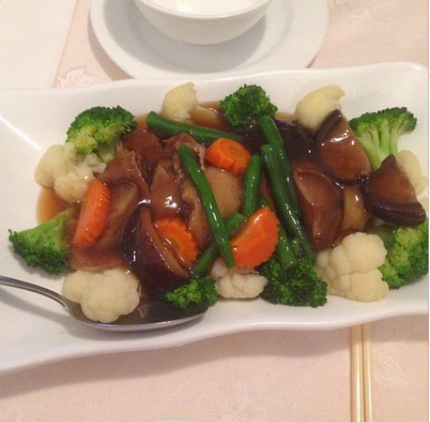 Kam Fay Chinese Roast Duck with chinese mushrooms, Szechuan prawns