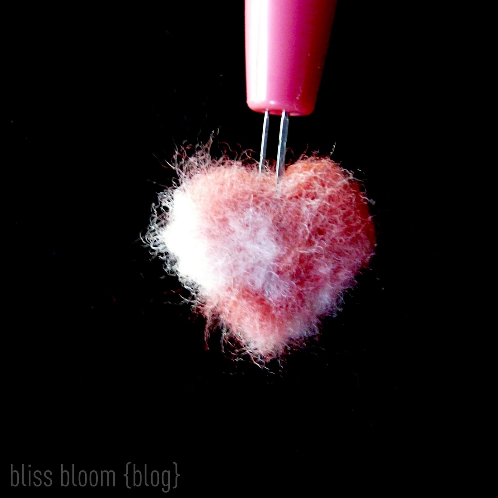 [Make] Needle Felted Hearts