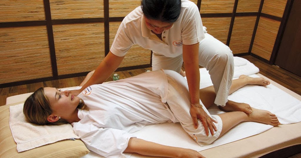 Thai massage focuses acupressure points