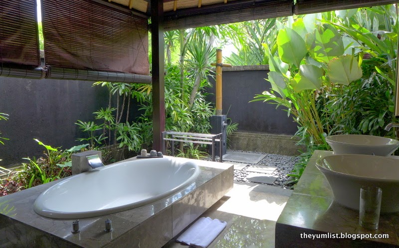 Outdoor Bathroom Pepper's Sentosa Seminyak, Bali