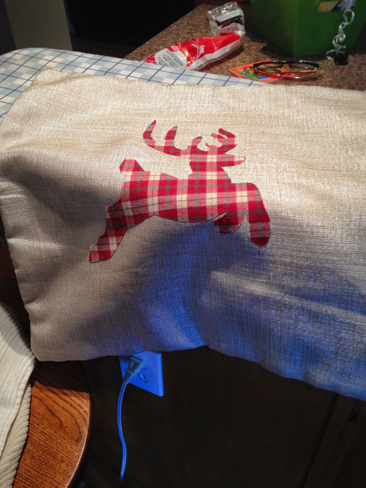 Merry Memories NOSew easy deer pilow