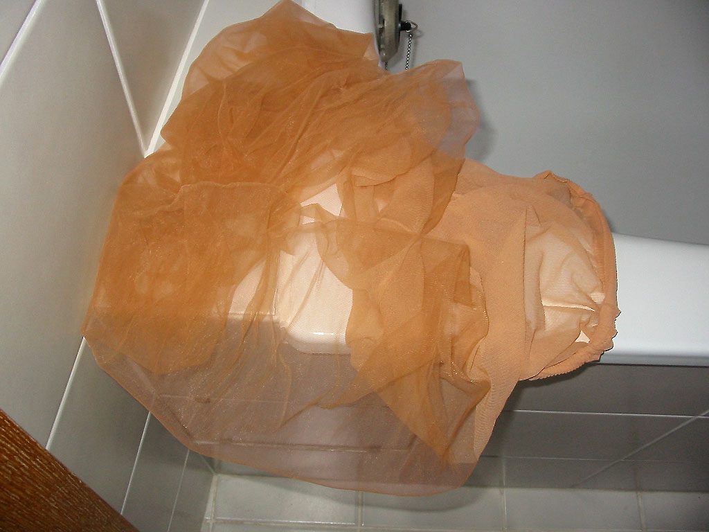 Joy of Tights (aka pantyhose) Guide to hand washing your tights