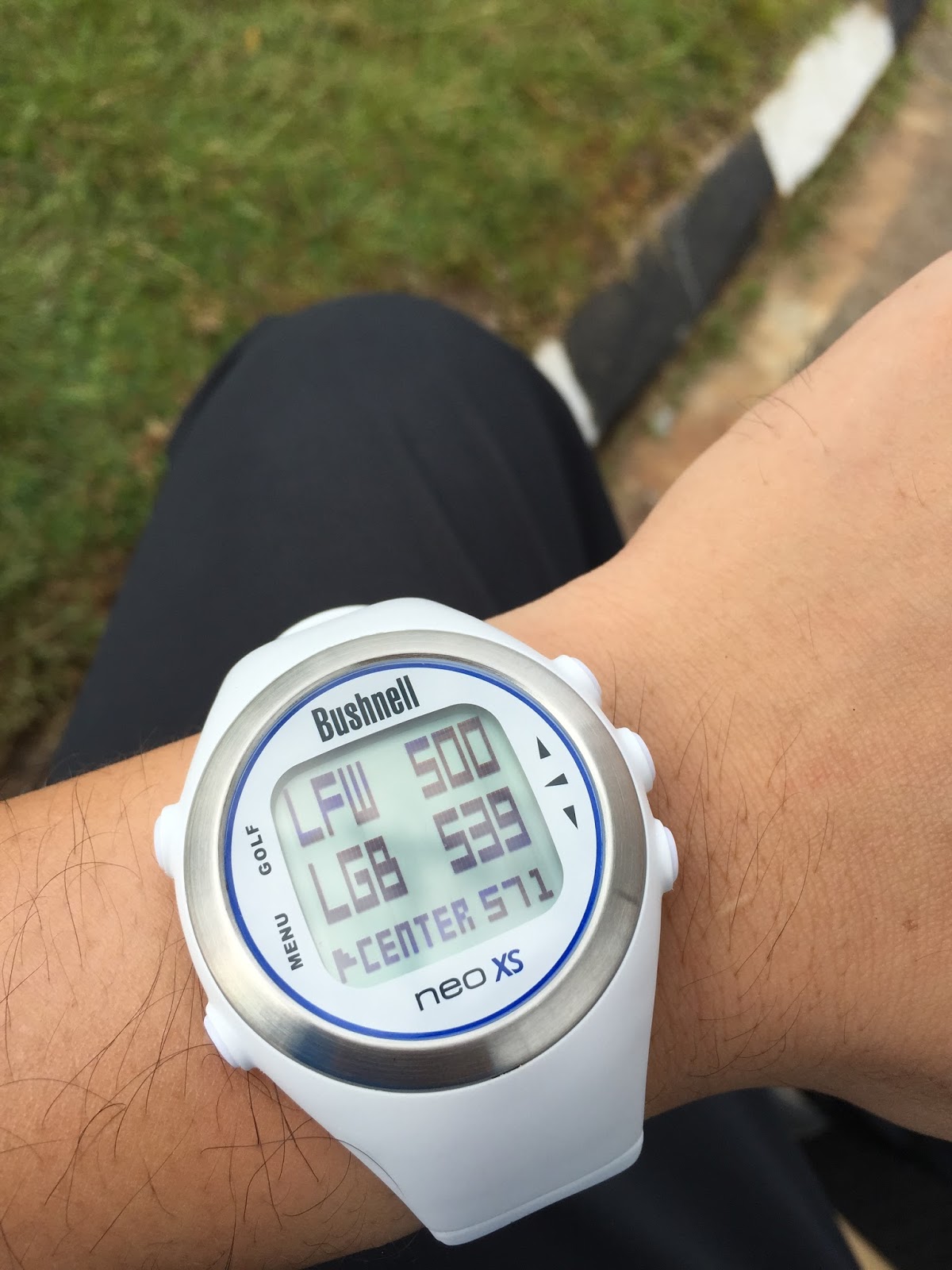Kaki Golf Bushnell Neo XS GPS watch Review
