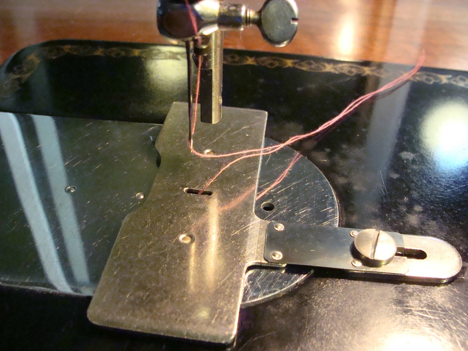 Red Tin Inn Tutorial on using a Singer buttonholer