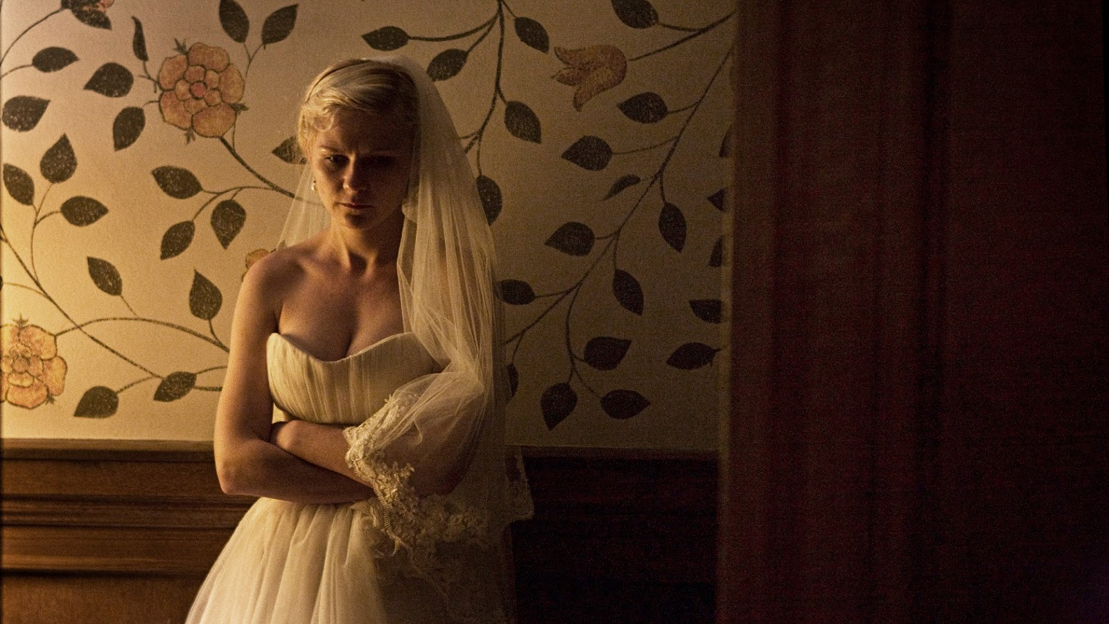 http://4.bp.blogspot.com/-4ppGXJKzxj8/ULYh_0AIbyI/AAAAAAAACZ0/TZIPXoc8-SM/s1600/M%23Melancholia-movie-photo.jpg