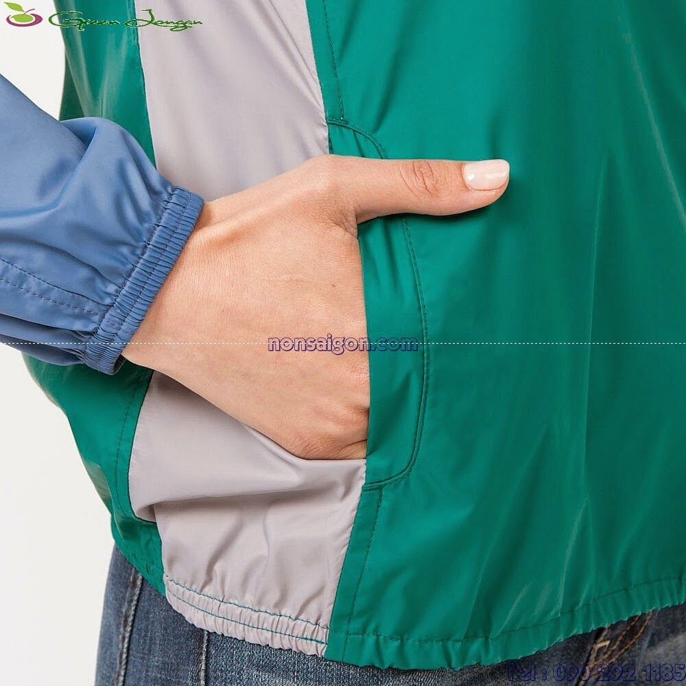 Xưởng May Áo Khoác Nhãn Xanh, Áo Khoác Cặp, Áo Khoác Đẹp 2014,... Chất liệu: Vải dù , miro, xuýt, nỉ, thoáng mát, khả năng chống ẩm và giữ lạnh cao. Thân thiện với môi trường, không gây kích ứng da. May cao cấp: May chắc chắn , chỉ dày, dây kéo YKK , HKK. Size : S – 5XL