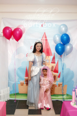 Razzle Dazzle Party Box: Theme Birthday Party: Enchanting Princess