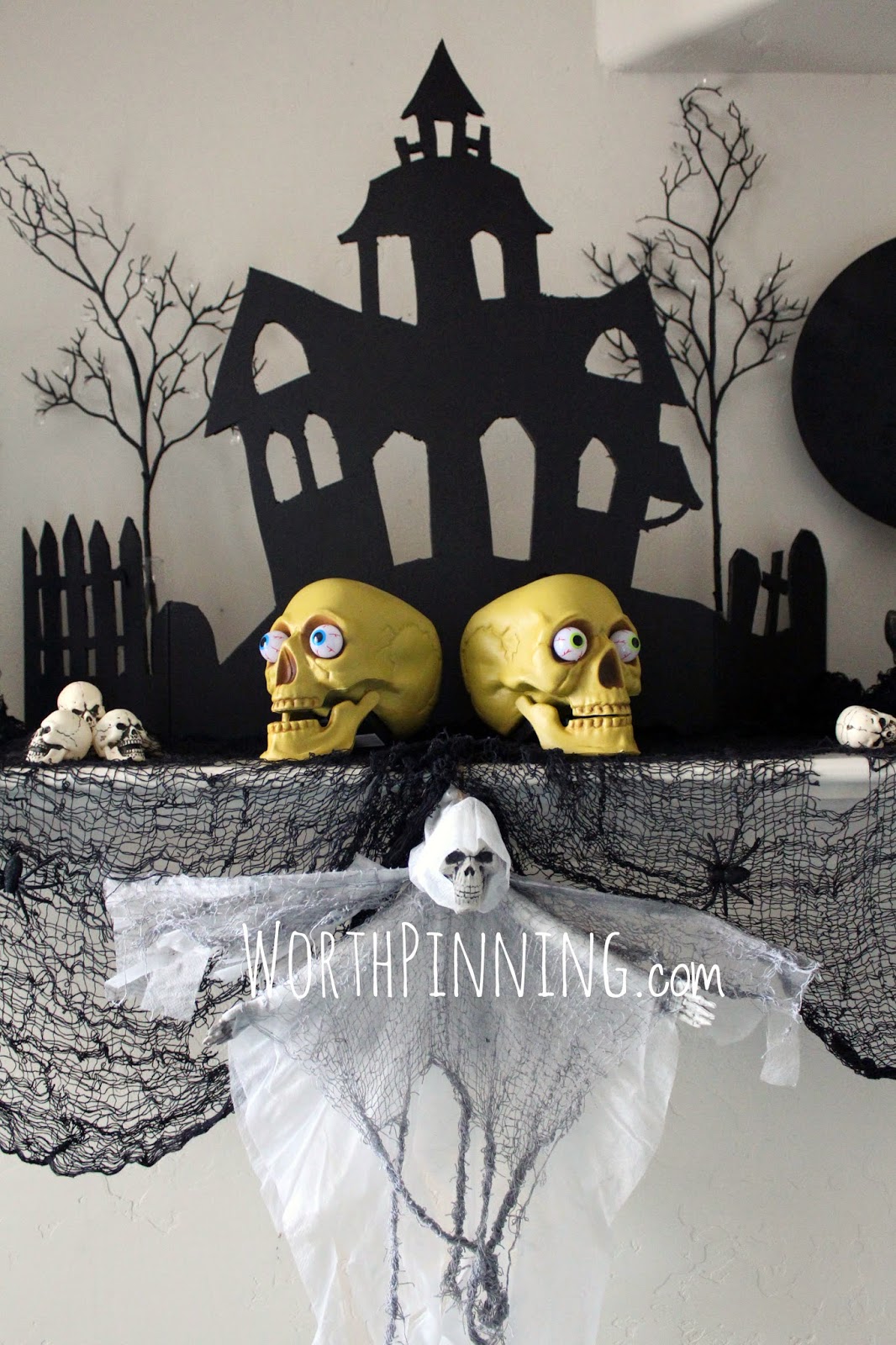 Worth Pinning Halloween Mantel & Costume/Decor Ideas