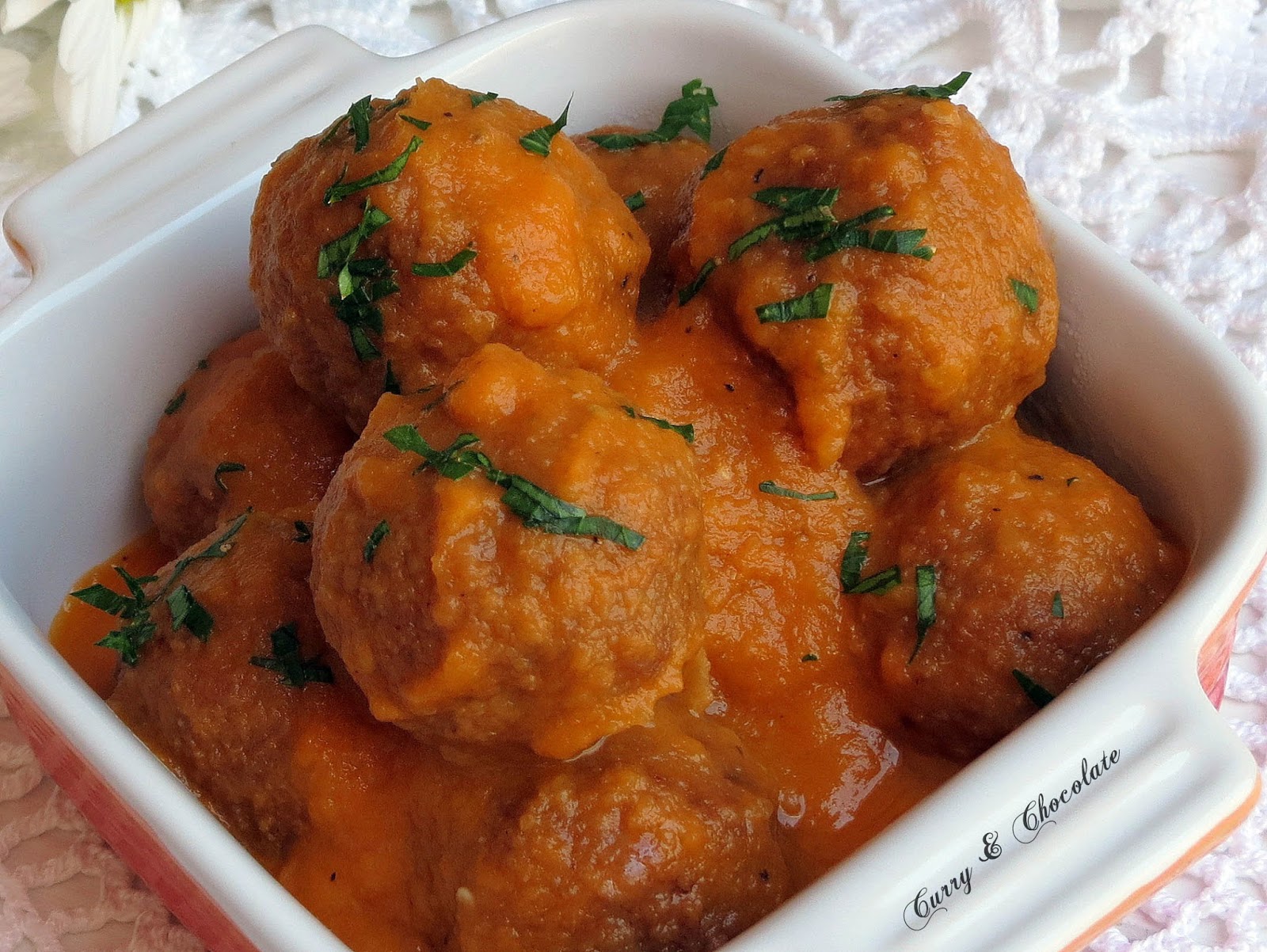 Albóndigas con salsa de tomate casera – Meatballs with tomato sauce Albóndigas con salsa de tomate casera – Meatballs with tomato sauce