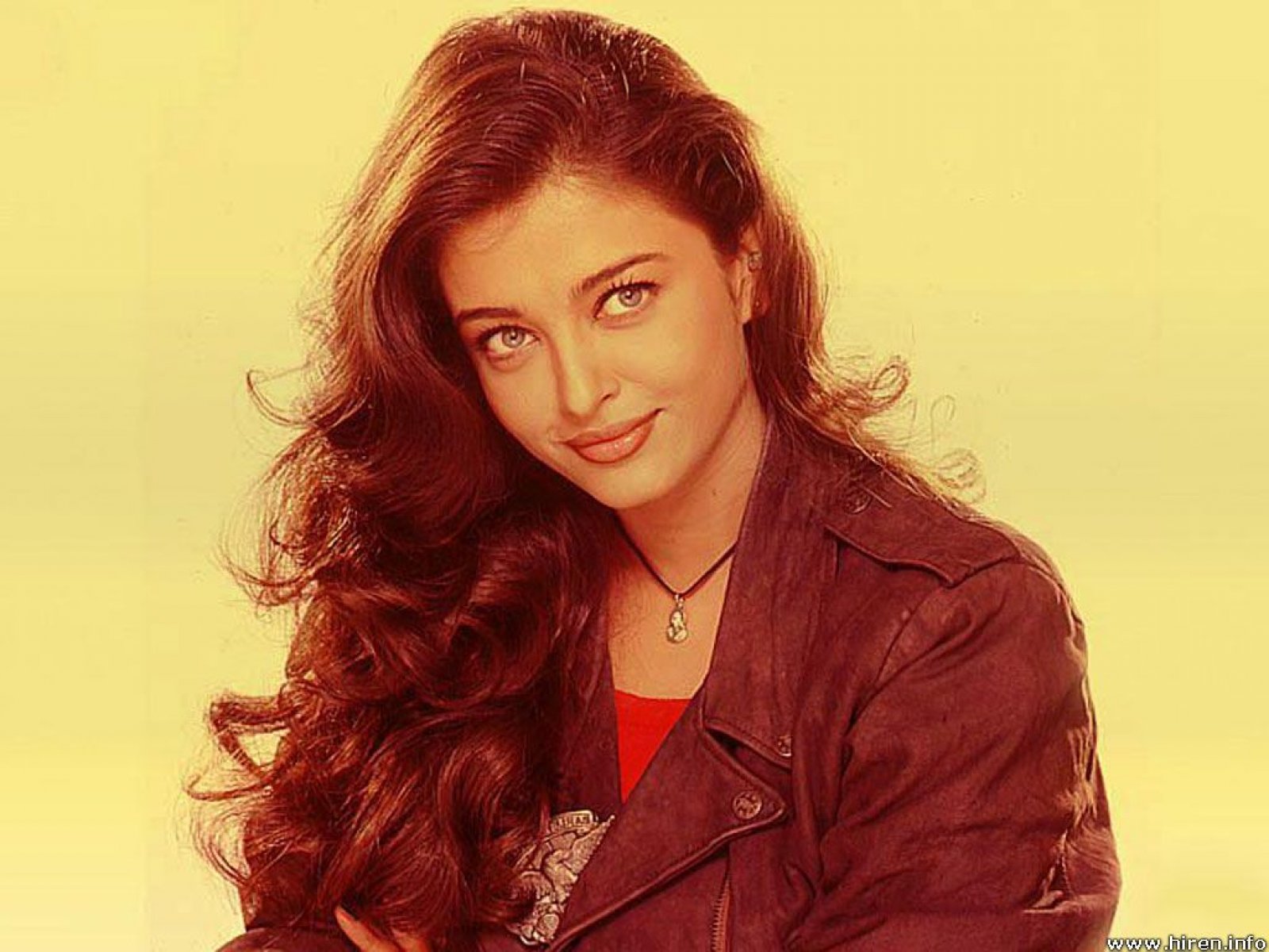 http://4.bp.blogspot.com/-4rygEQIOJnA/Tfjj6c_vg8I/AAAAAAAAAt8/DpQOqdvHYUI/s1600/aishwarya+rai+hot%252Bhd%252Bpicture+%252812%2529.jpg