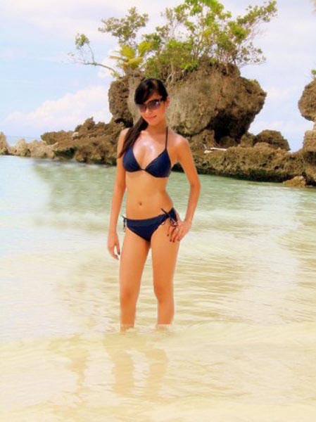 valerie bangs garcia sexy beach bikini photo 07
