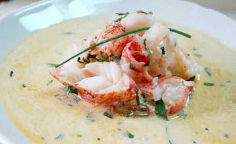 Knolseldersoep recept stap voor stap geïllustreerd met foto's: koken met witbier en serveren met kreeft en ganda ham