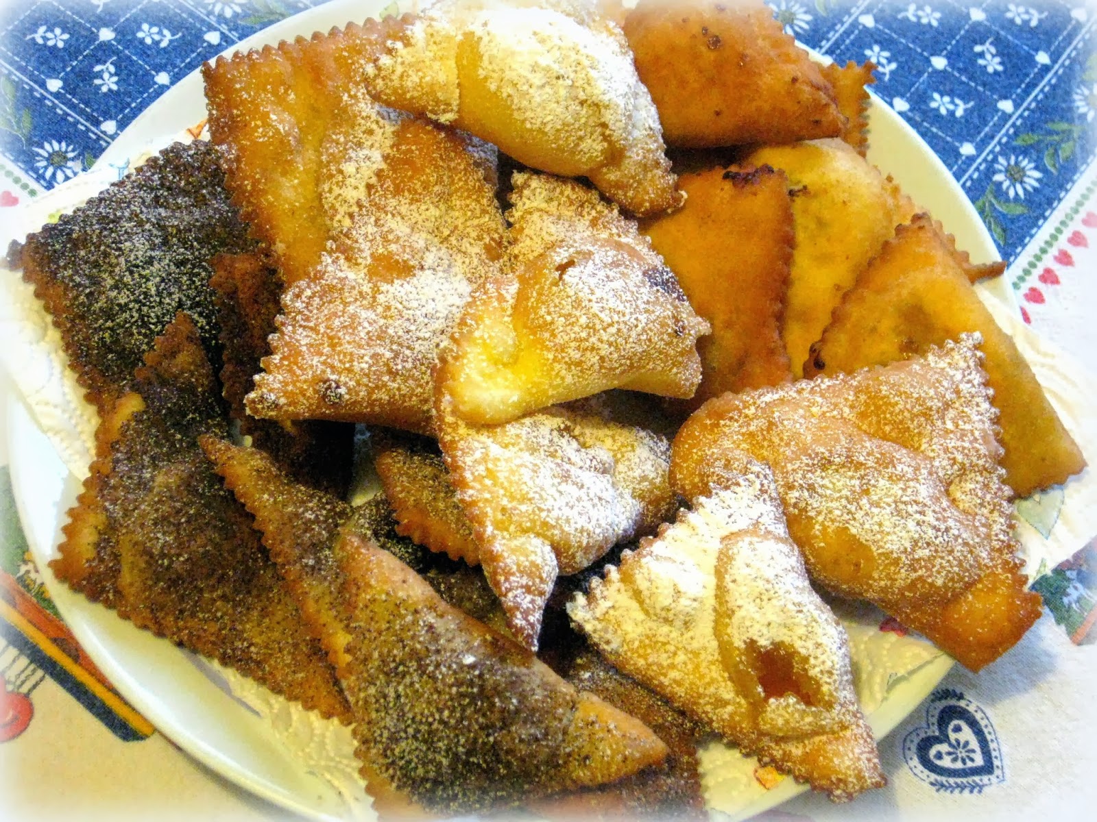 crostoli ripieni di cioccolata, marmellata e mostarda