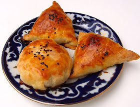 Uzbek samsa served on traditional plate