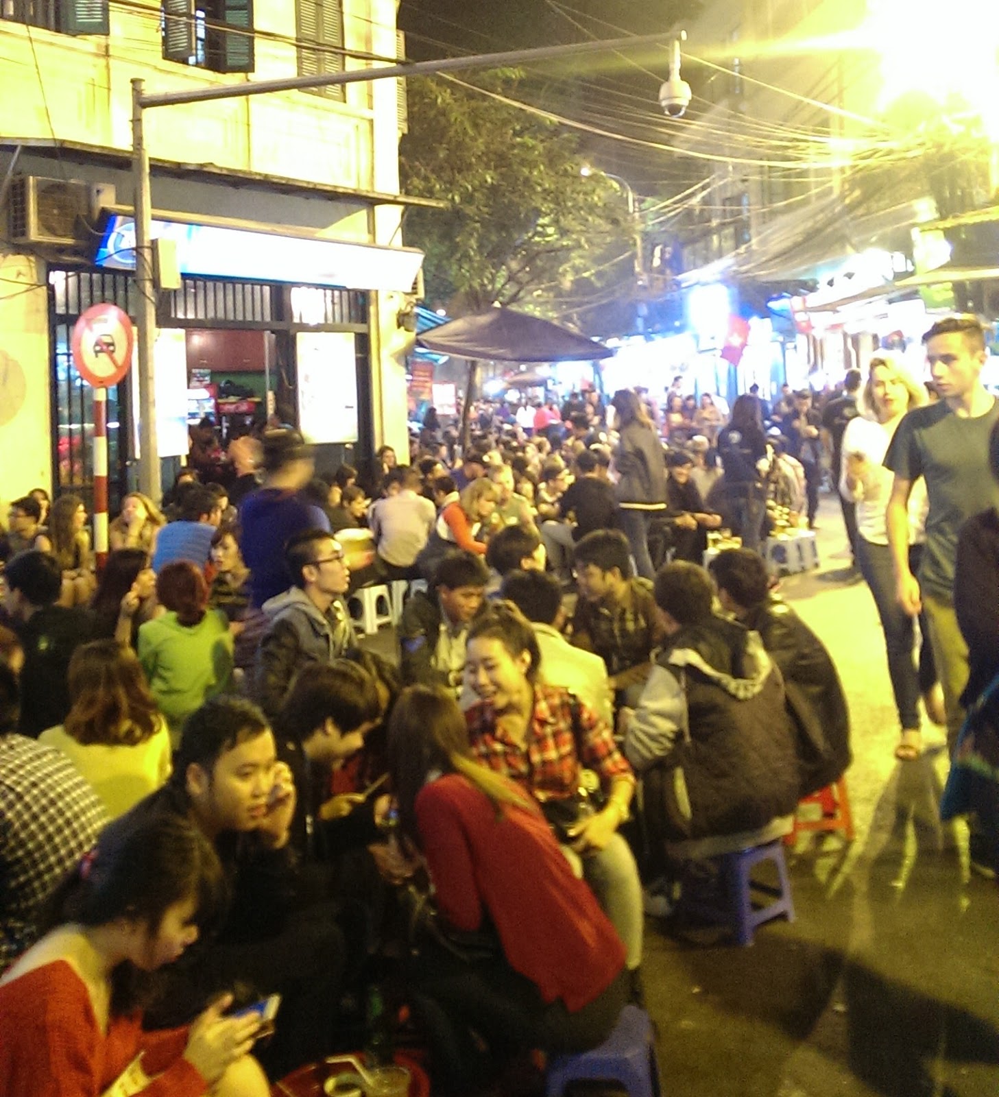 Mark Dredge Beer Bia Hoi in Hanoi