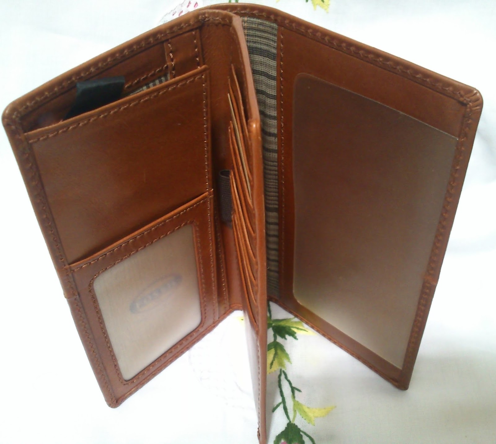 BRANDED ITEM FOR LESS Fossil Hugh Checkbook Wallet