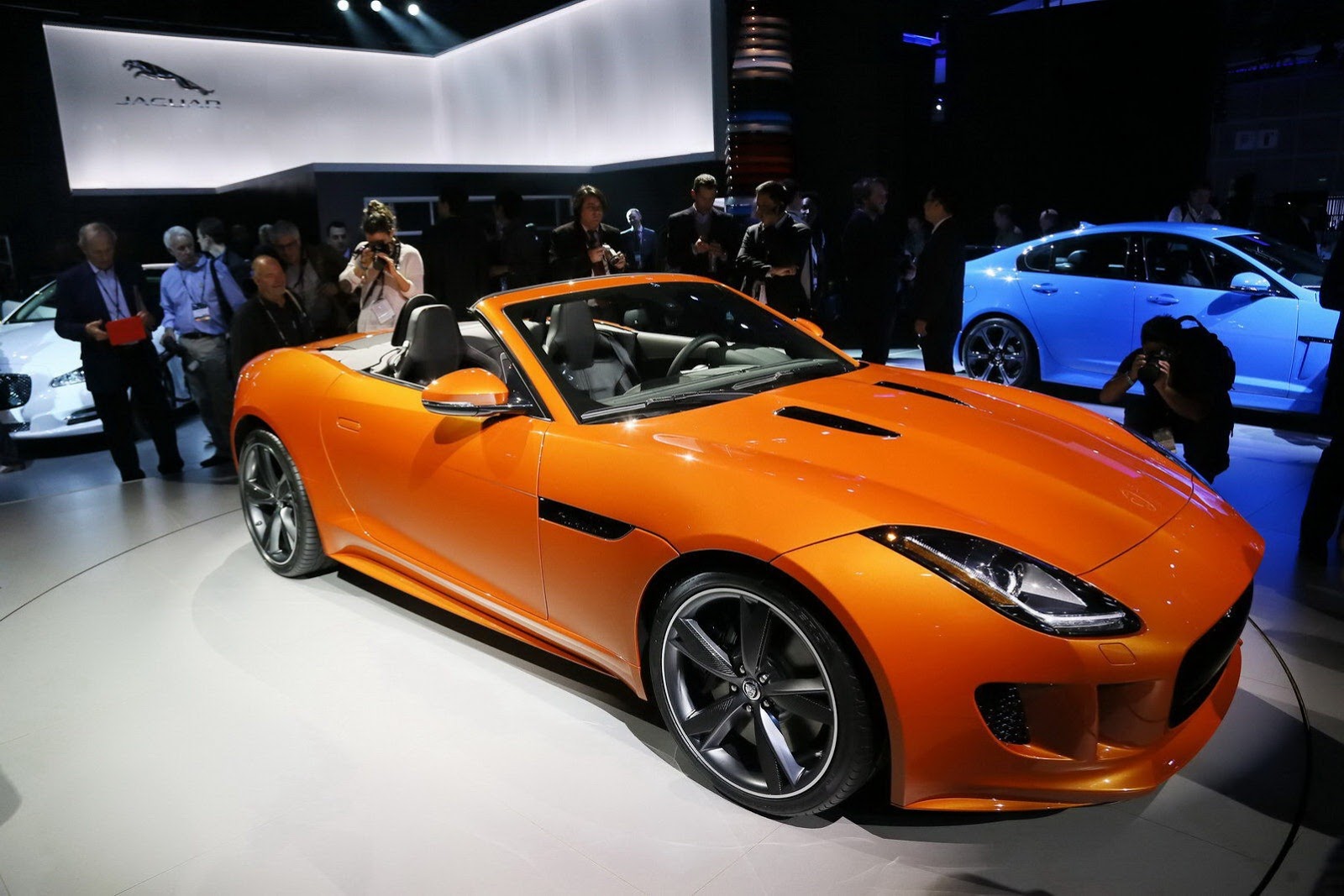 Jaguar F-Type Comes to LA Show with Added "Design" and “Black” Packs