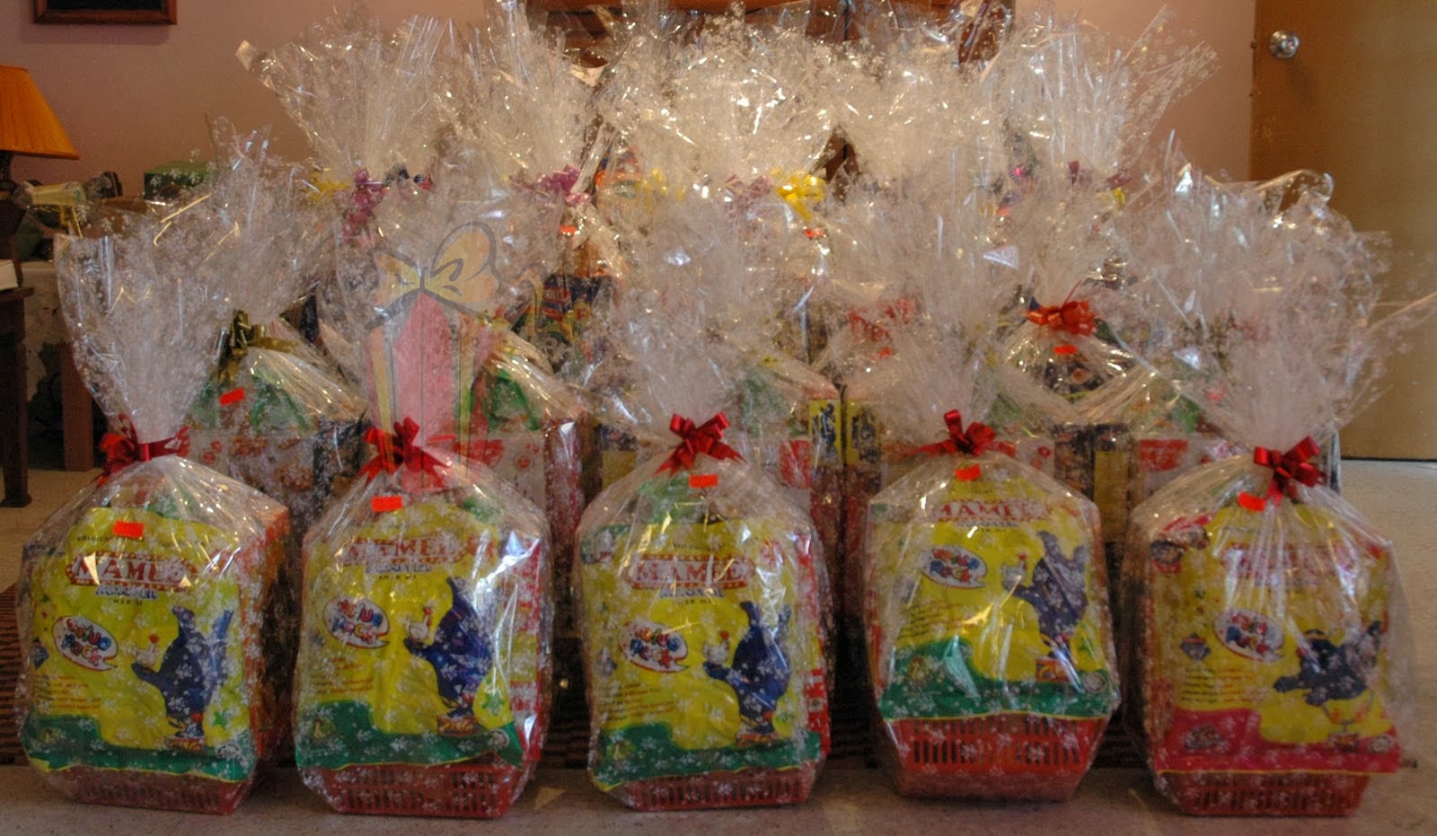 Hamper gift basket Mini hamper, Hamper budget