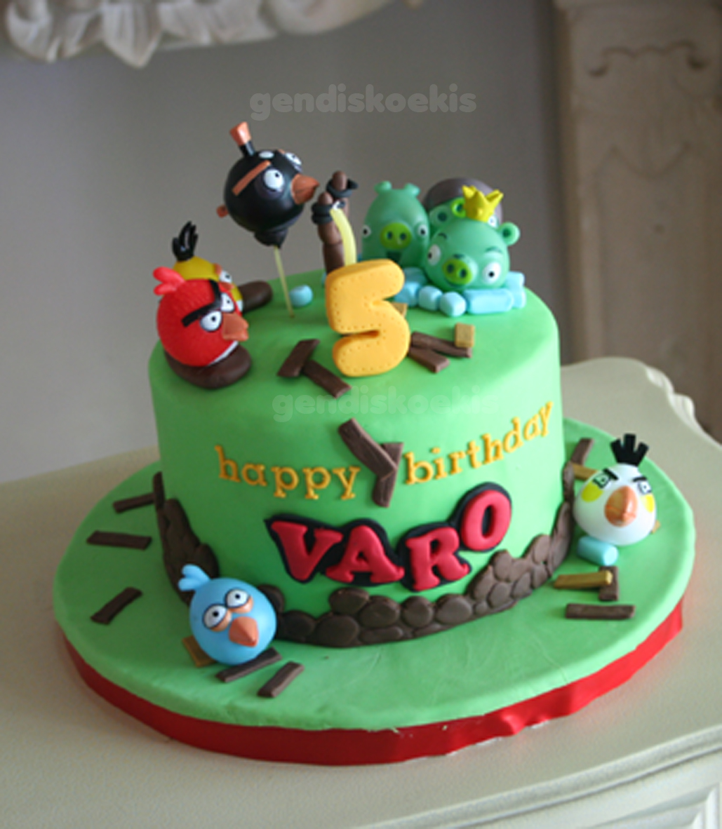 GENDISKOEKIS: Angry Birds Birthday Cake