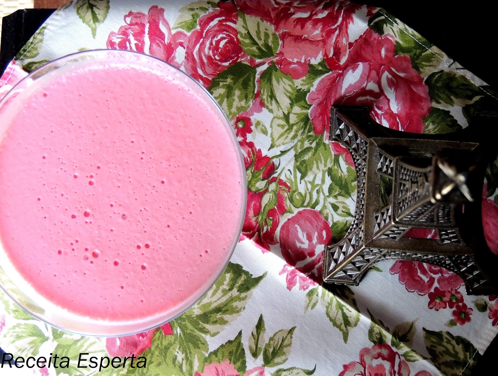 MOUSSE DE GELATINA DE MORANGO - Priscila Schulz | RECEITA ESPERTA