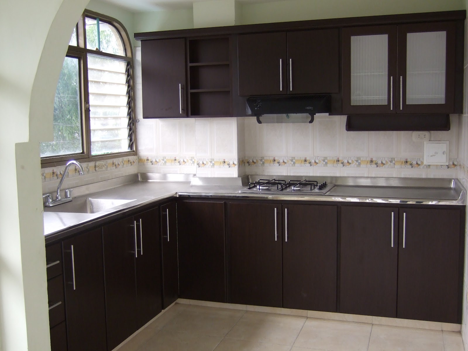 F&F COCINAS INTEGRALES: COCINAS PLANAS -DECO