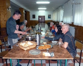Cena colectiva de peregrinos
