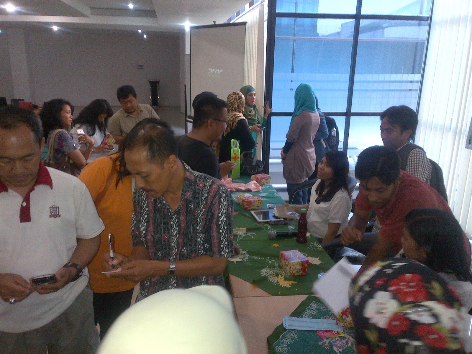 RUMAH UMKM 2015 10 18 Acara semacam ini akan digelar secara rutin seperti acara Ngucing di UMKM Center Sementara ini belum banyak UMKM yang mau memanfaatkan acara ini untuk