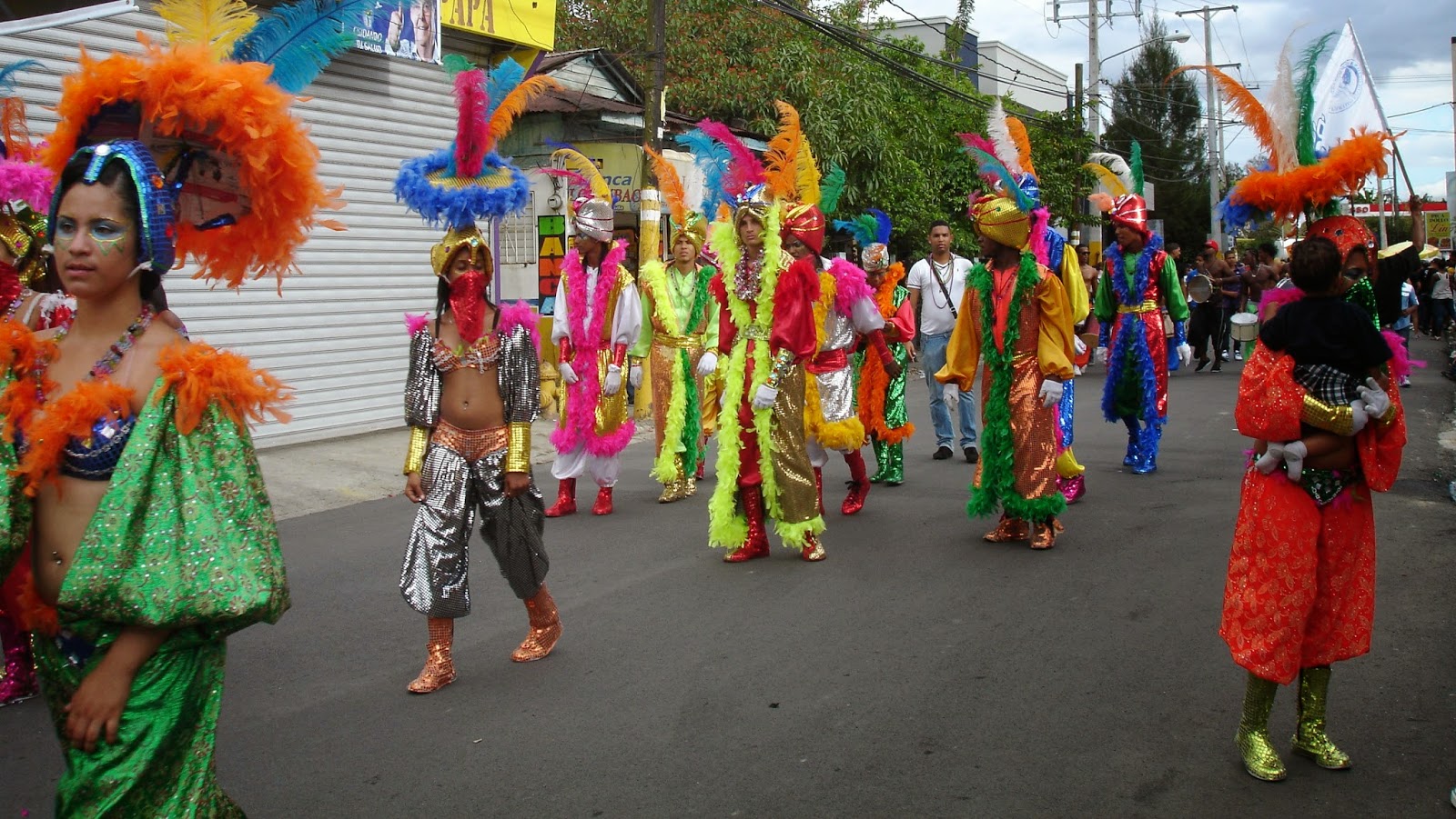 Carnaval de Bonao al desfile nacional en el Malecón