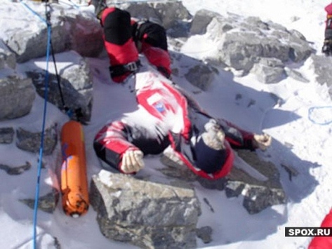 7 Gambar Mayat Terbiar di Gunung Everest