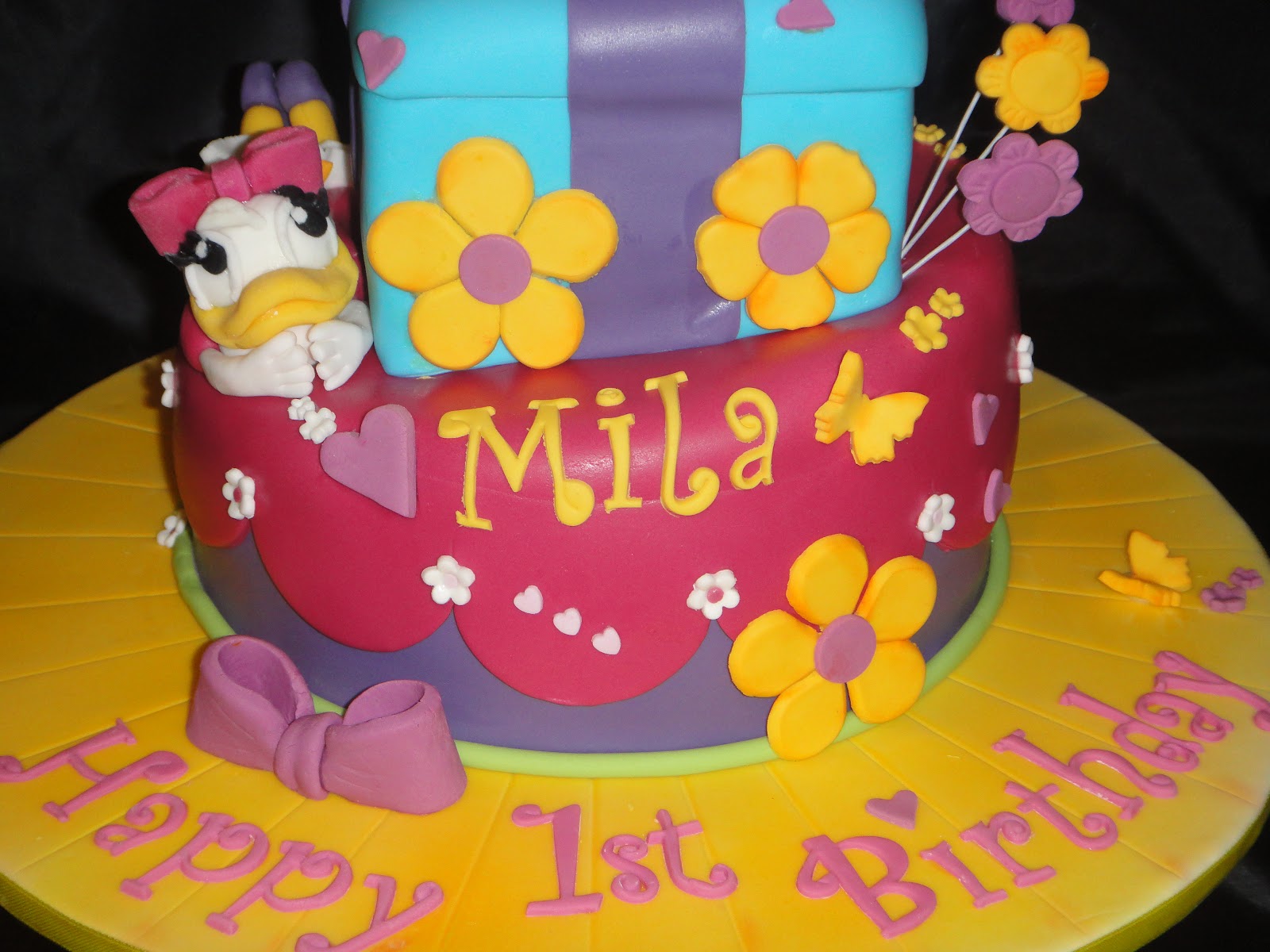 It's Caked On: Daisy Duck Cake